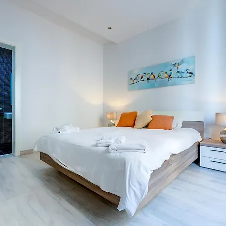 Stylish 2br Apart, Steps Away From The * Sliema