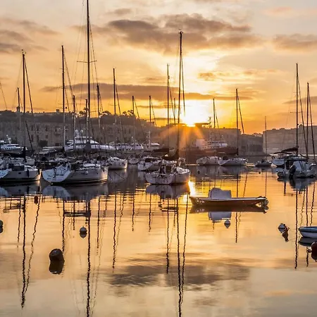 Stylish 2br Apart, Steps Away From The *