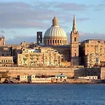 Stylish 2br Apart, Steps Away From The Appartamento *