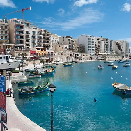 Appartamento Stylish 2br Apart, Steps Away From The *