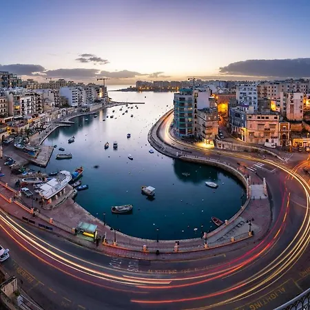 Apartamento Stylish 2br Apart, Steps Away From The Sliema
