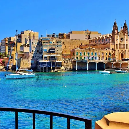 Stylish 2br Apart, Steps Away From The Appartamento