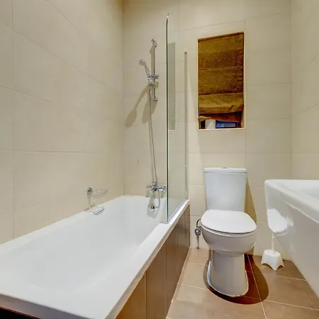 Stylish 2br Apart, Steps Away From The Apartment *